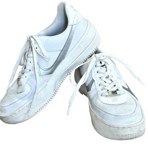 Nike Air Force One AF1 PLT.AF.ORM White & Silver Lace Up Sneakers. 10.
